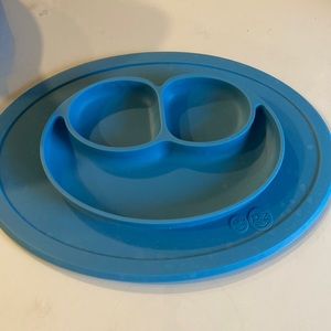 Ezpz happy mat self suctioning - blue silicone in great condition